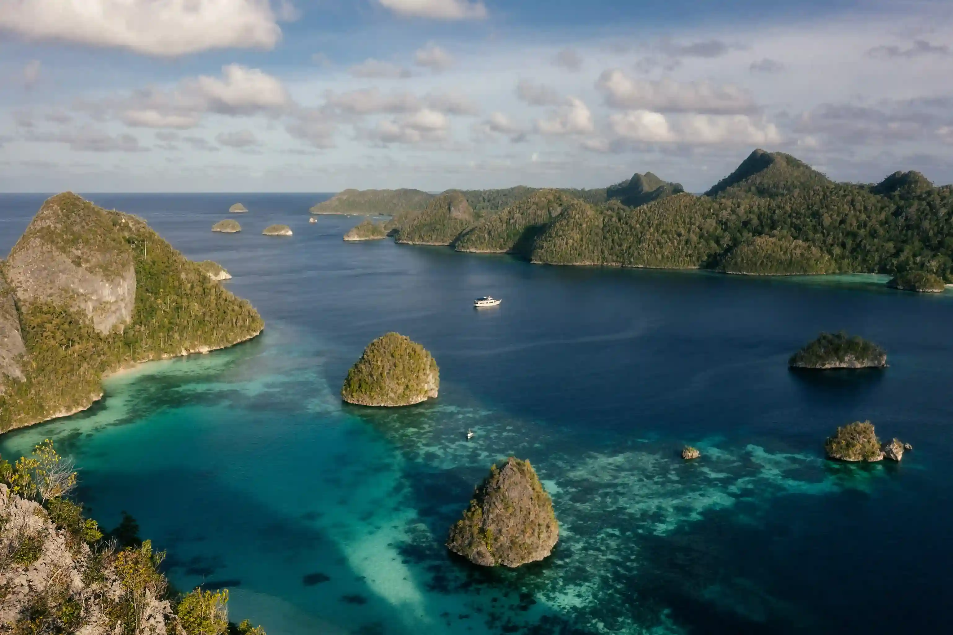 Wayag Island | Raja Ampat Tour Packages | Komodo Luxury